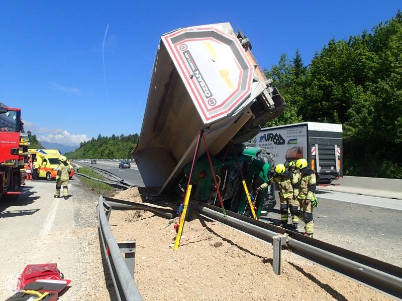 Prometna nesreča AC Kranj zahod - vzhod