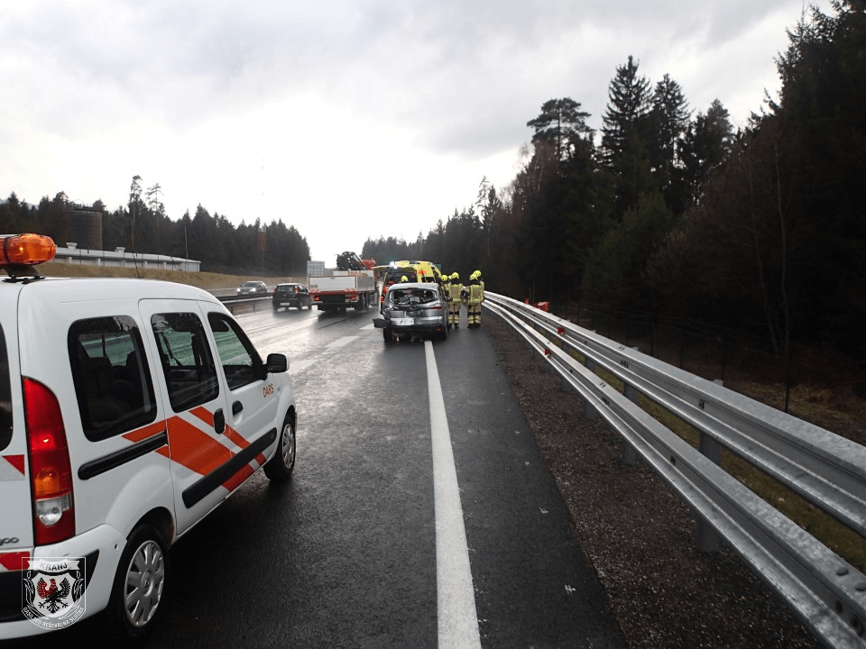 Prometna nesreča na avtocesti za izvozom Tržič (1/2)