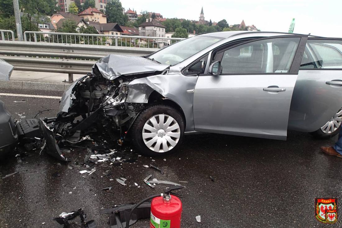 Prometna nesreča na mostu nad Supernovo (2/4)
