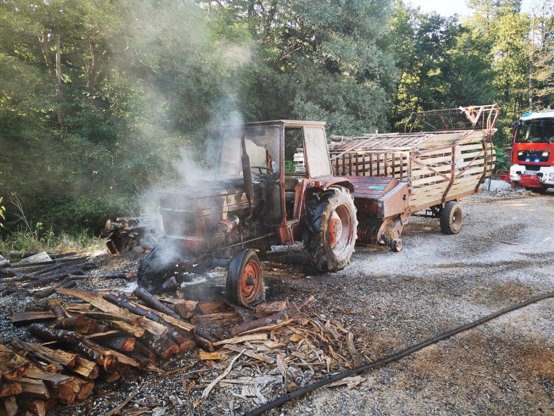 Požar traktorja na Spodnji Beli