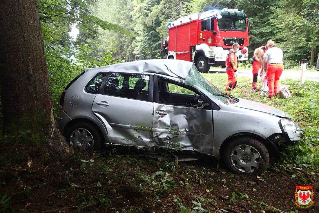 Prometna nesreča osebnega vozila na cesti Spodnja Bela - Bobovek (3/3)