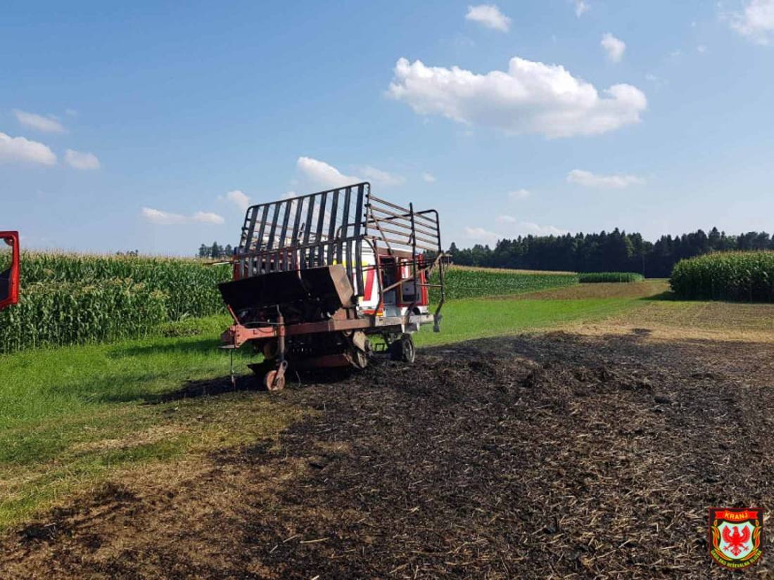 Požar traktorja in nakladalne prikolice