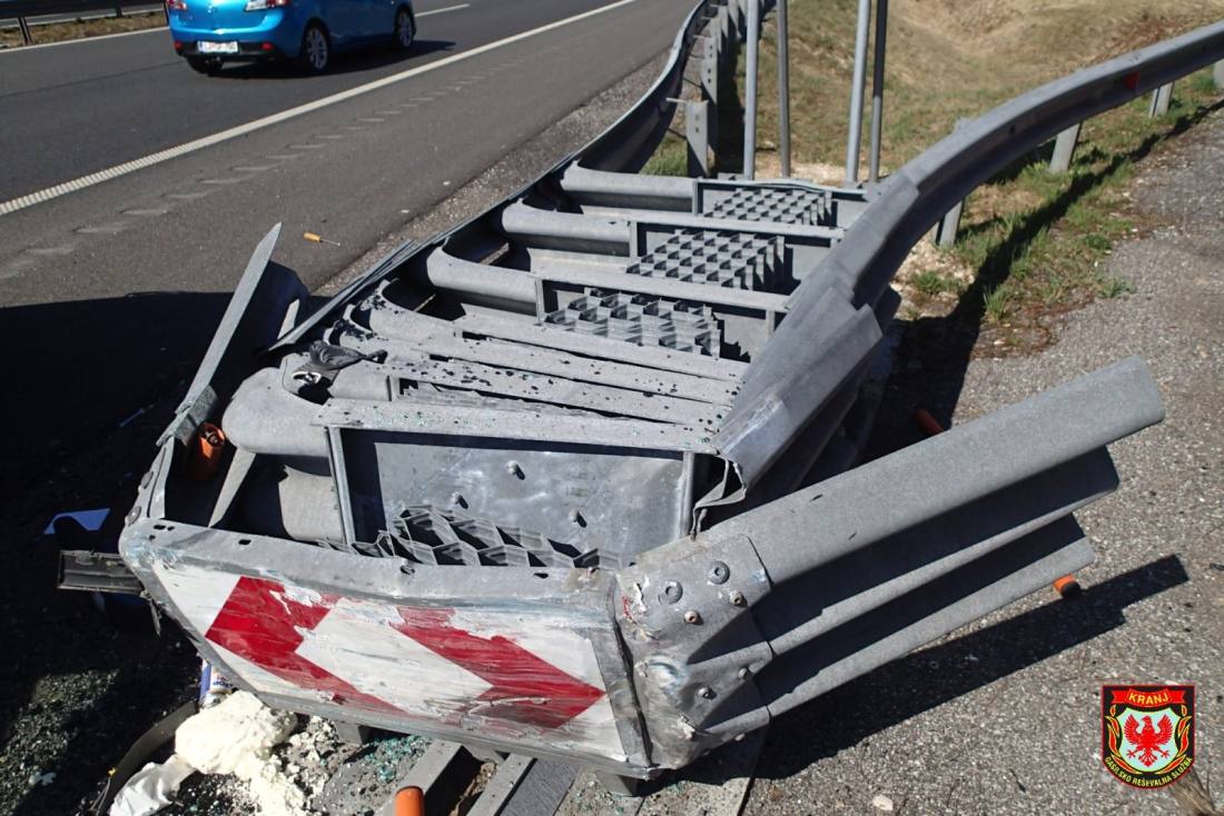 Prometna nesreča na avtocesti pri izvozu Kranj - Zahod (1/2)