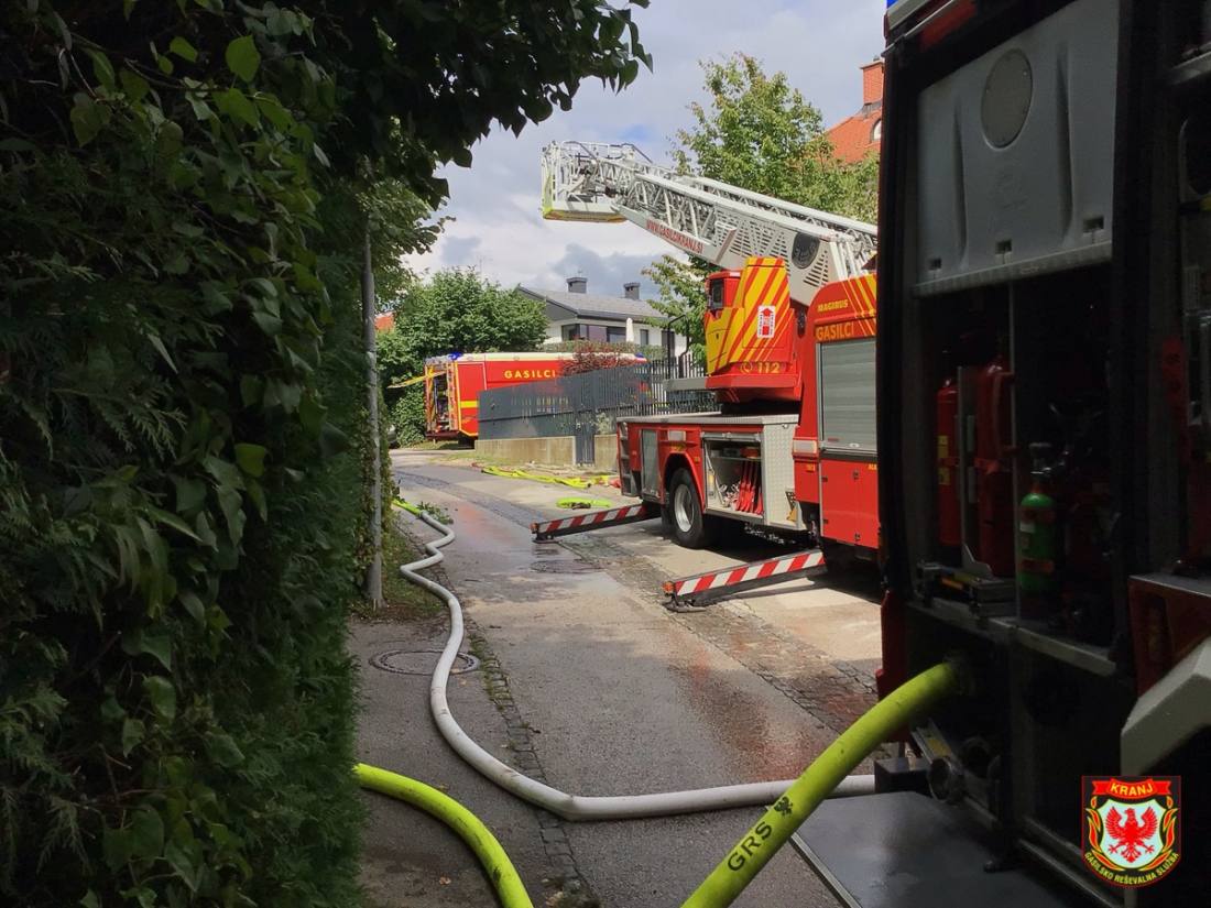 Požar drvarnice ob stanovanjski hiši in požar delavnice (1/8)