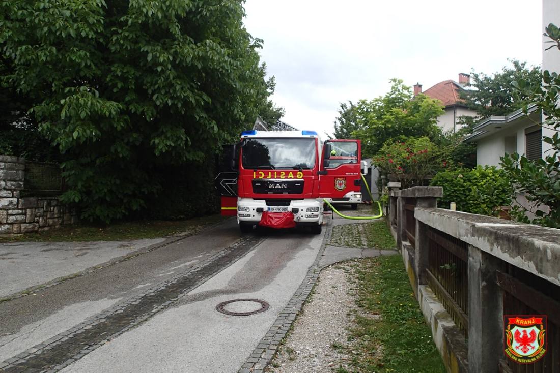 Požar drvarnice ob stanovanjski hiši in požar delavnice (4/8)
