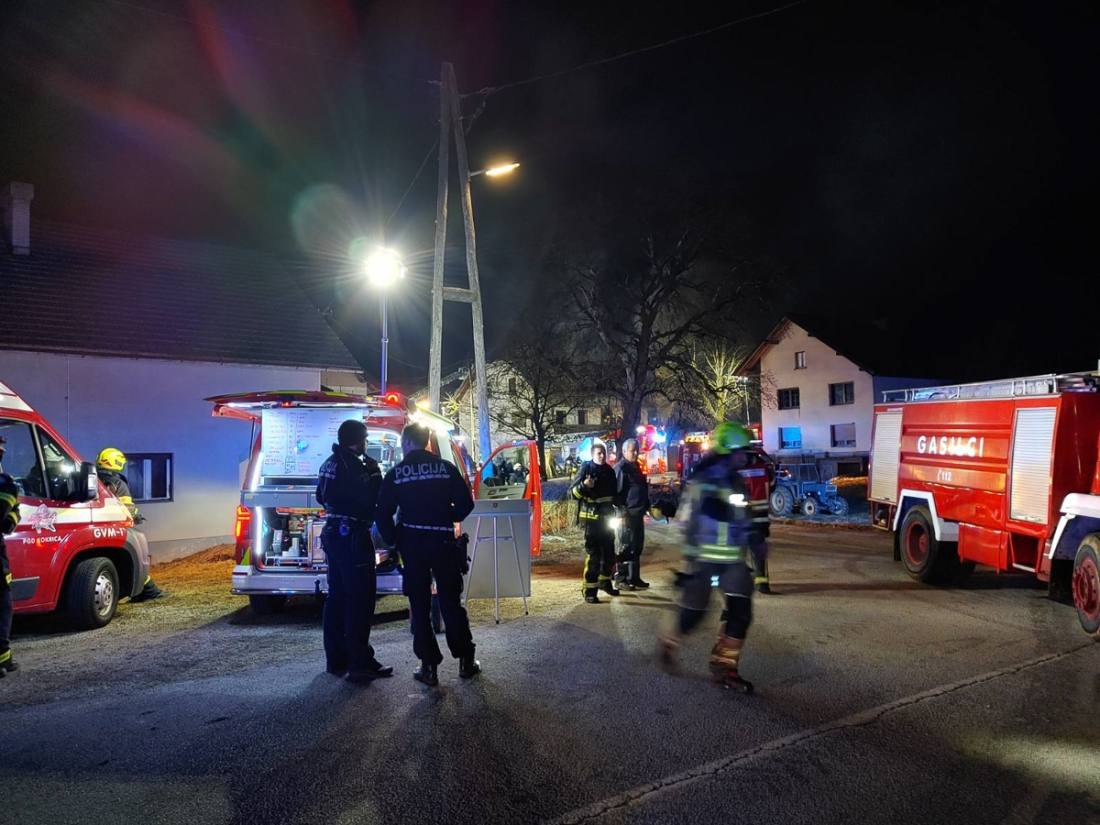 Požar gospodarskega poslopja in požar na deponiji (5/10)