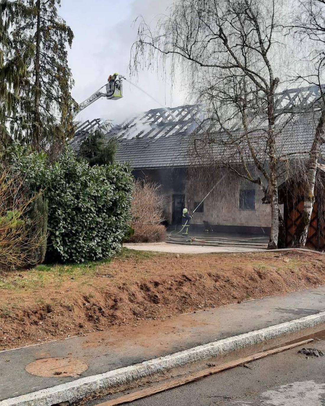 Požar gospodarskega poslopja v Prebačevem (1/4)