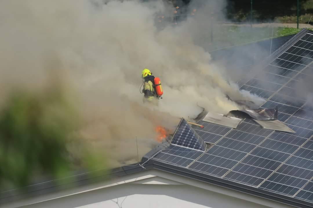 Požar na strehi OŠ Bistrica v Tržiču