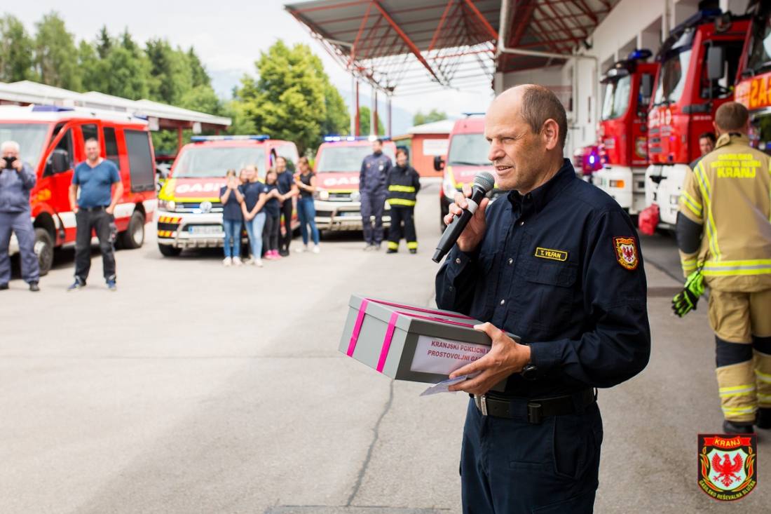 Kranjski gasilci donirali denar za akcijo Deželak junak (3/9)