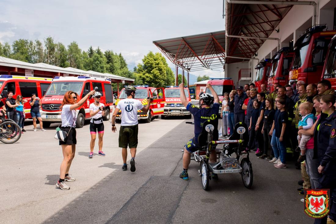 Kranjski gasilci donirali denar za akcijo Deželak junak (9/9)