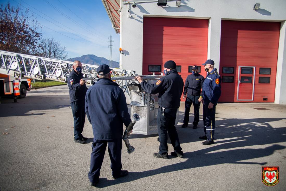 Staro avtolestev donirali v občino Kočani (3/11)