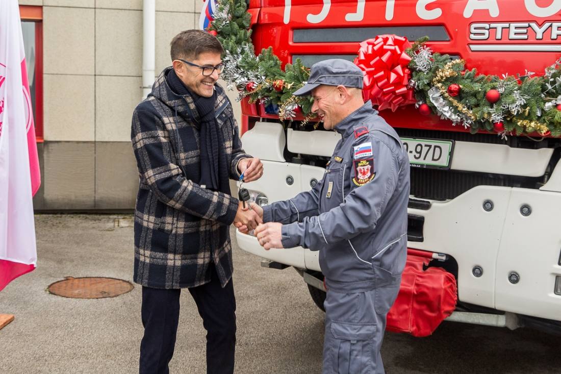 Prevzem novega gasilskega vozila z vodo (21/29)