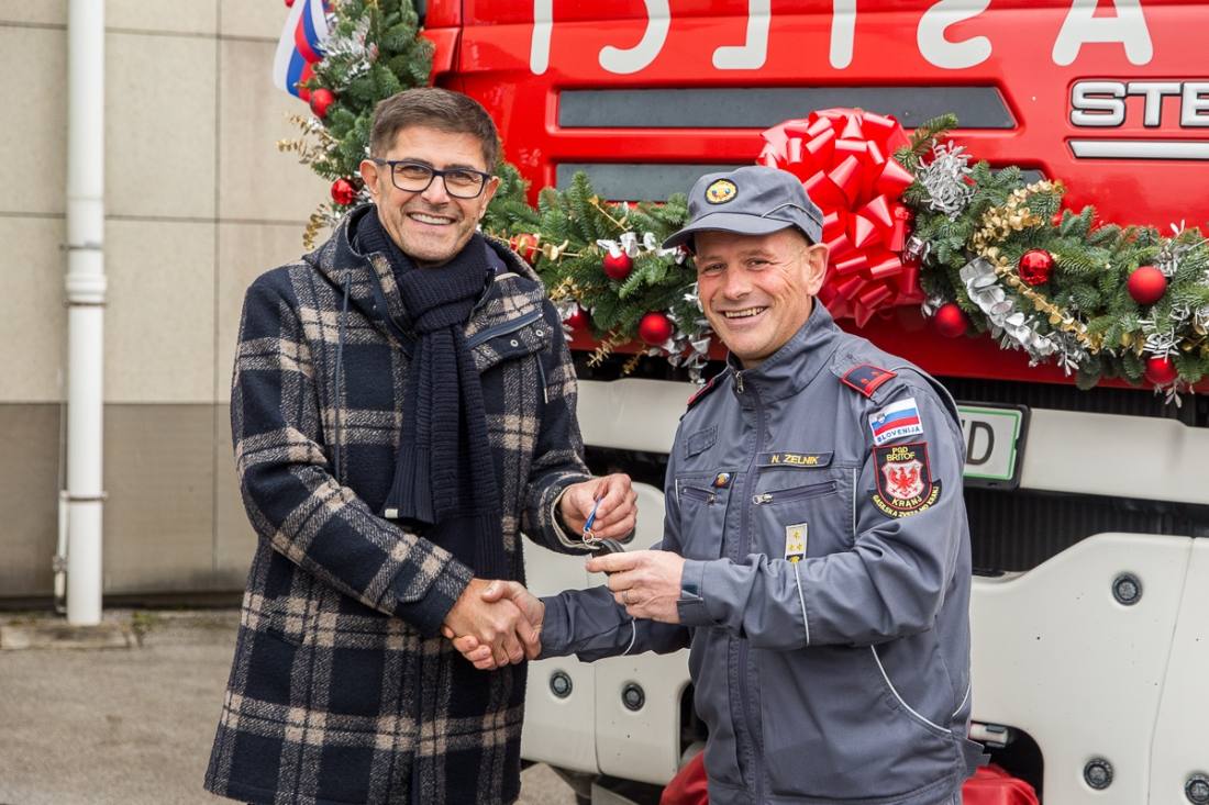 Prevzem novega gasilskega vozila z vodo (22/29)
