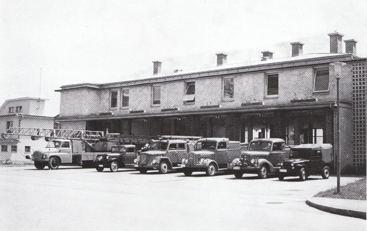 25. 5. 1962 je bil ob sedanji Oldhamski cesti v Kranju zgrajen Dom gorenjskih gasilcev, v katerem je dobila svoje prostore tudi Poklicna gasilska četa Kranj.